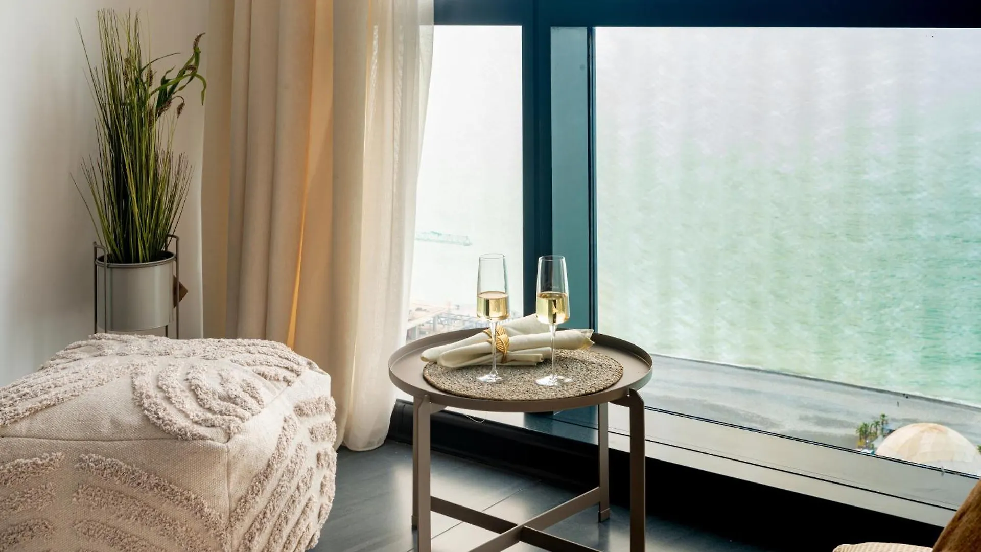Sea Nirvana - Romantic Apartment With Sea View In Porta Batumi Tower Georgia