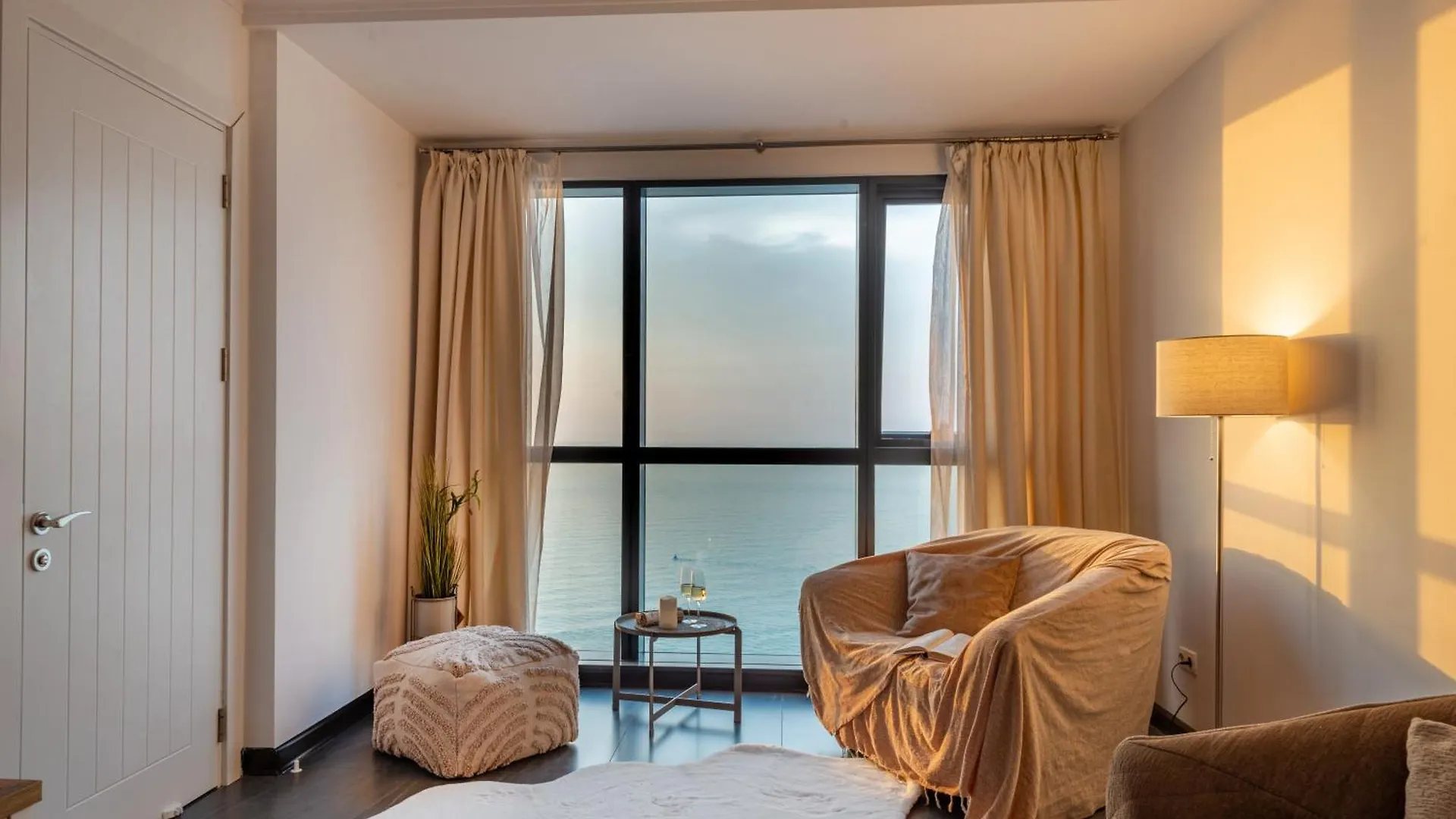 Sea Nirvana - Romantic Apartment With Sea View In Porta Batumi Tower
