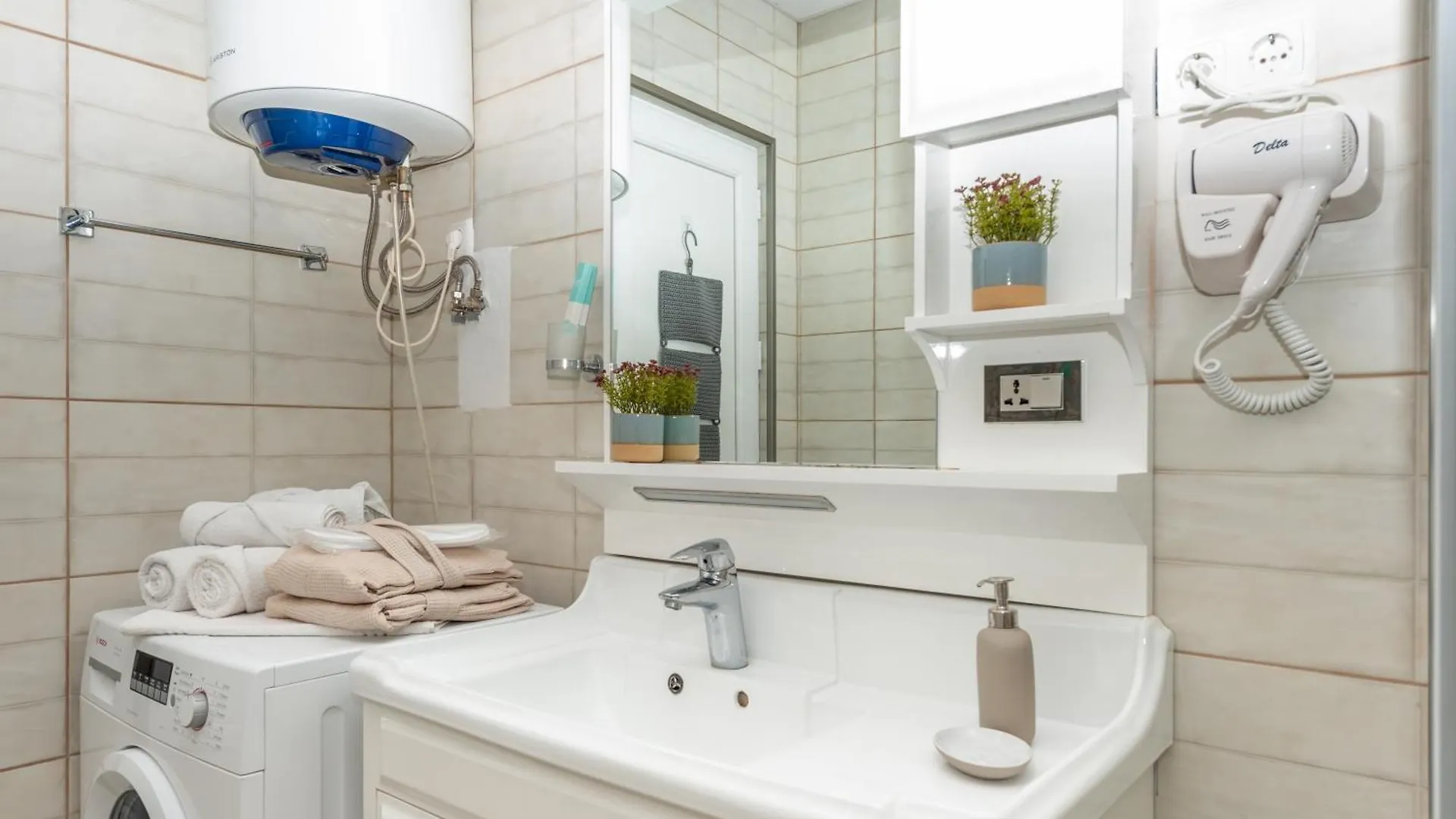 Sea Nirvana - Romantic Apartment With Sea View In Porta Batumi Tower
